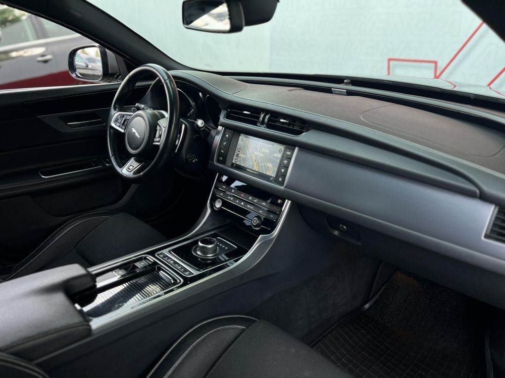 JAGUAR XF 2.0 i4D R-Sport Magyarországi. szervizelt!