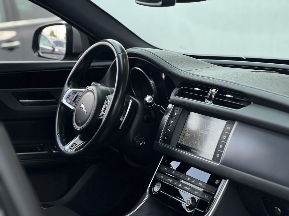 JAGUAR XF 2.0 i4D R-Sport Magyarországi. szervizelt!