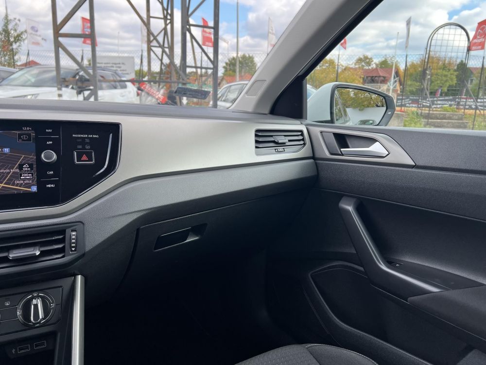 VOLKSWAGEN POLO VI 1.6 TDI SCR Comfortline Klíma Tempomat Navi Bluetooth 4 évszakos gumik!