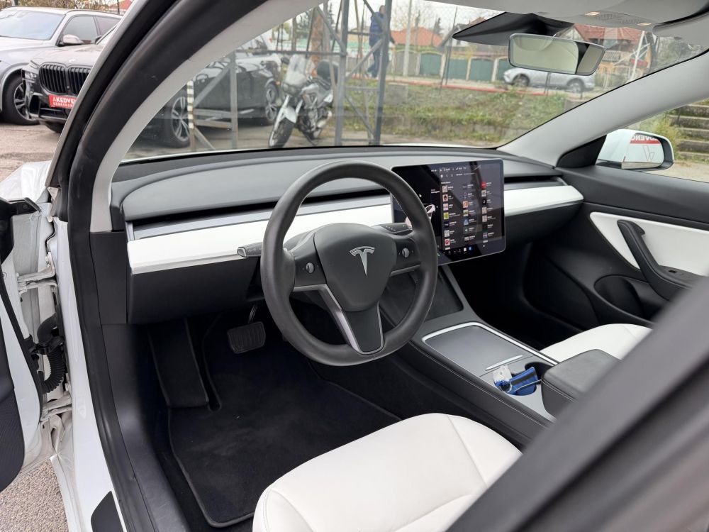 TESLA MODEL 3 Long Range AWD (Automata) FSD. FEHÉR BELSŐ. Perf BOOST. garanciális. hőszivattyú. vonóhorog!