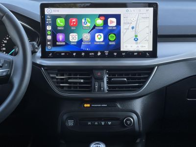 FORD FOCUS 1.5 EcoBlue Titanium LED. CarPlay. Állófűtés. Vonóhorog. Téli csomag!