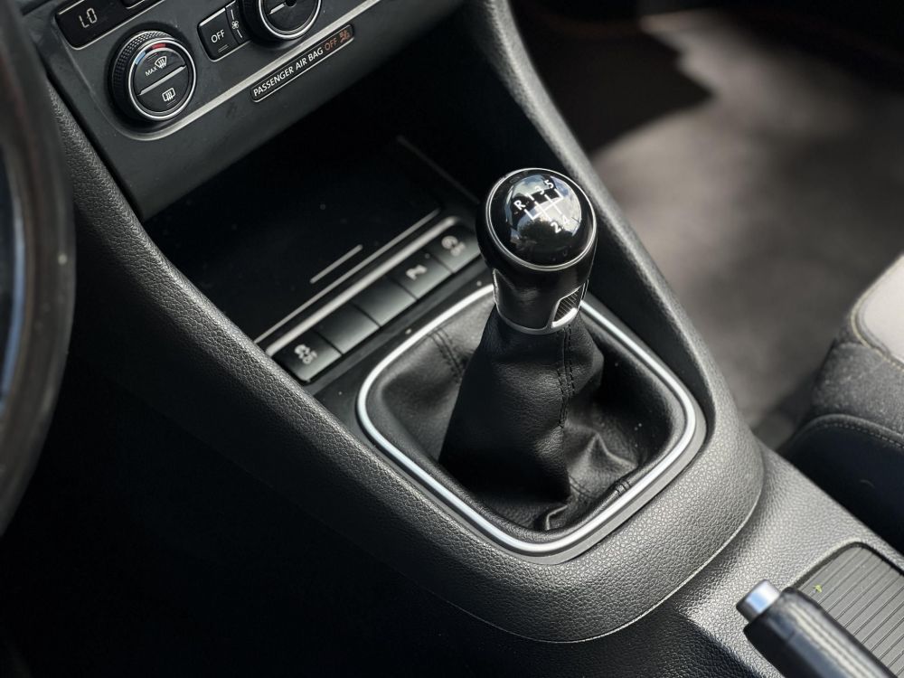 VOLKSWAGEN GOLF VI 2.0 TDI Cabrio 108e km