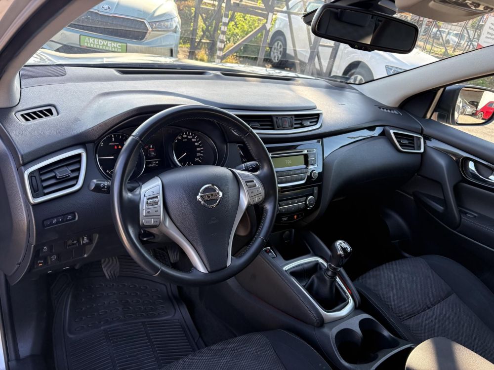 NISSAN QASHQAI 1.6 dCi Tekna 4WD 119e km. LED Tempomat Bluetooth Digitklíma MEGKÍMÉLT állapot!