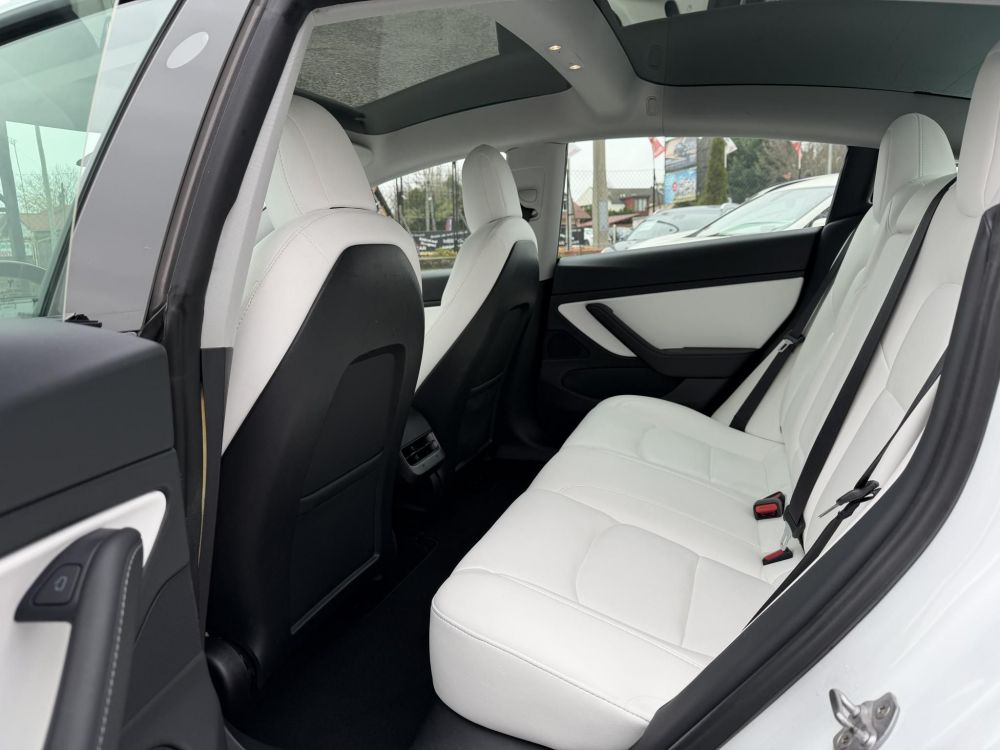 TESLA MODEL 3 Long Range AWD (Automata) FSD. FEHÉR BELSŐ. Perf BOOST. garanciális. hőszivattyú. vonóhorog!