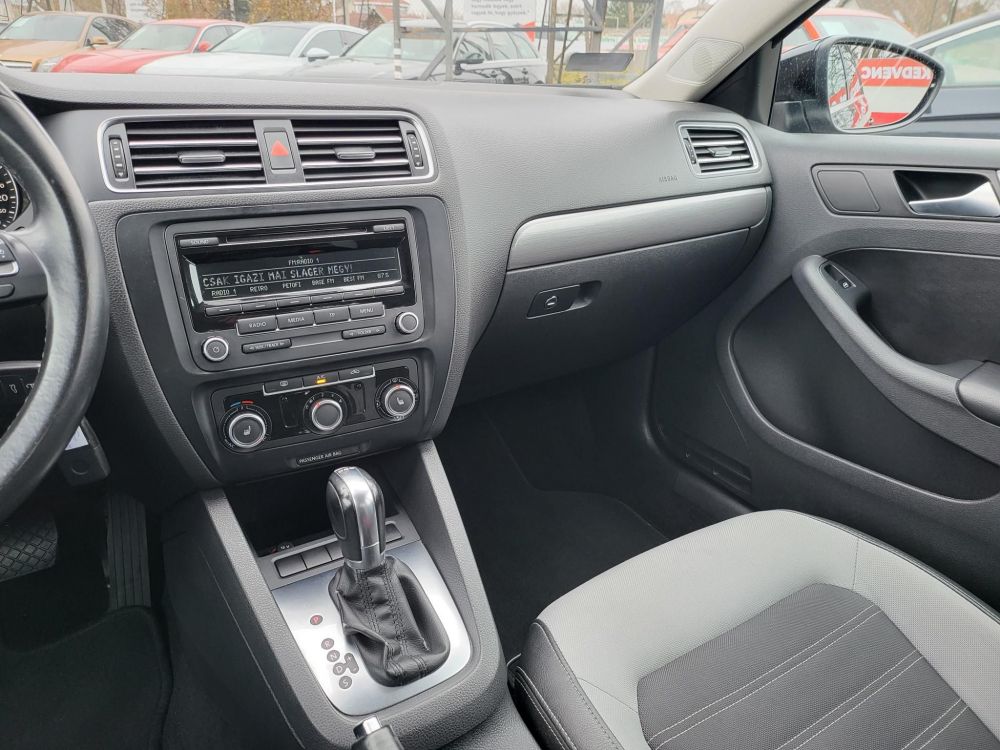 VOLKSWAGEN JETTA 1.4 TSI BMT Highline DSG Magyarországi Tempomat Ülésfűtés Frissen szervizelt!