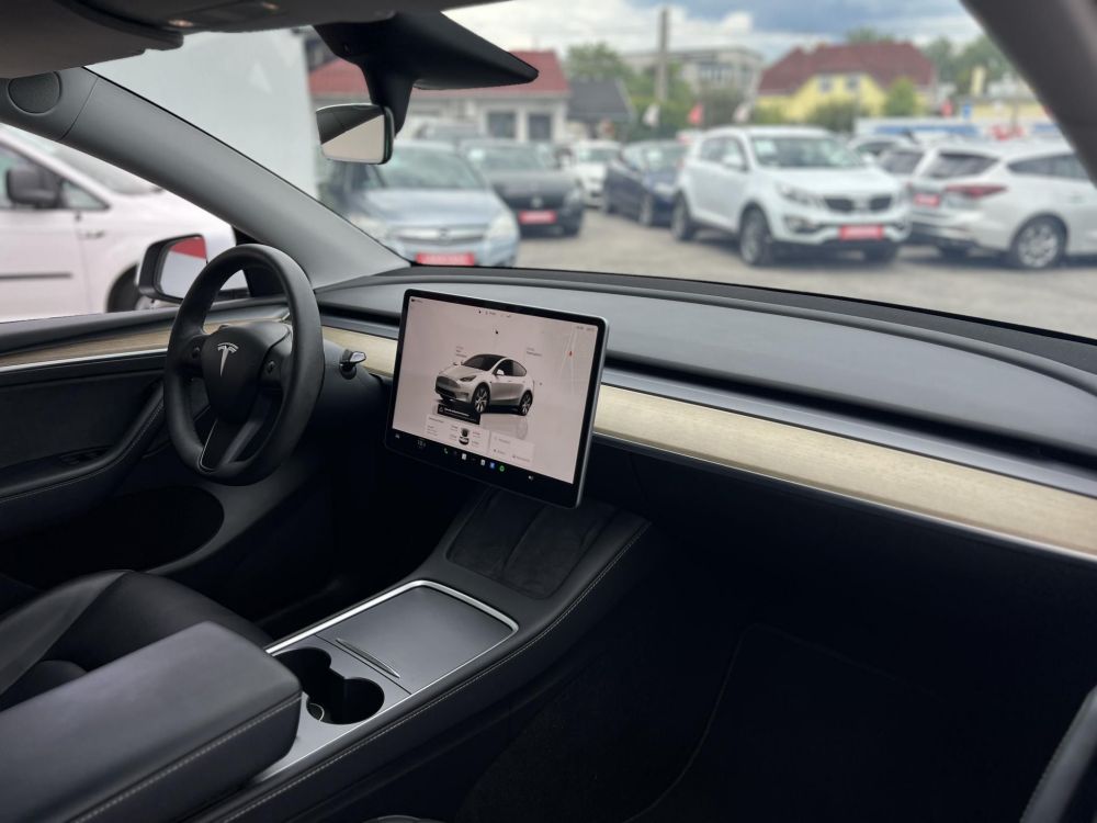 TESLA MODEL Y RWD (Automata) 147e km. AMD Ryzen. hőszivattyú. premium hifi. garanciális!