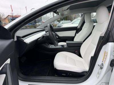 TESLA MODEL 3 Long Range AWD (Automata) FSD. FEHÉR BELSŐ. Perf BOOST. garanciális. hőszivattyú. vonóhorog!