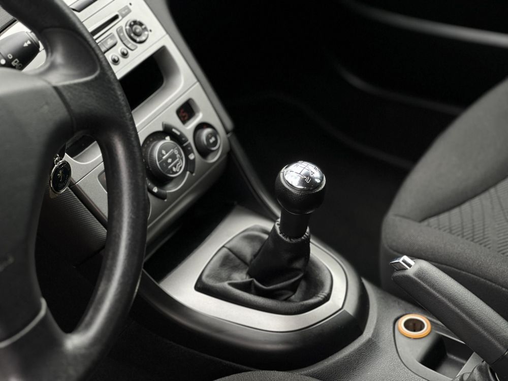 PEUGEOT 308 1.4 VTi Confort Pack 90e km. Magyarországi. klíma. tempomat. vonóhorog. 2 gyári kulcs!