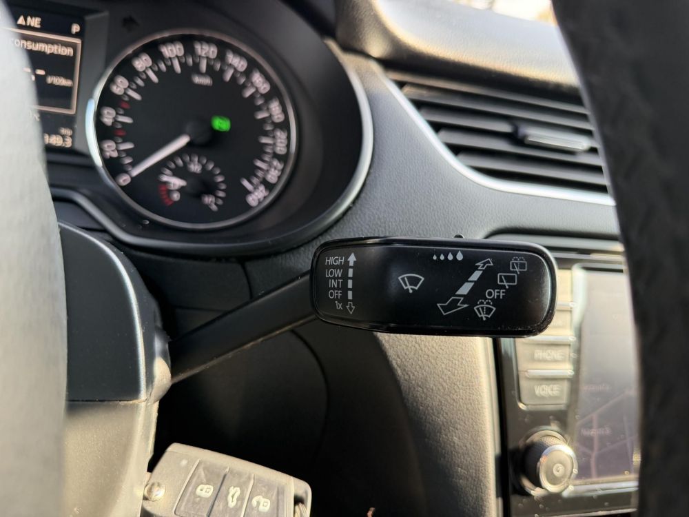 SKODA OCTAVIA 1.6 CR TDI Elegance DSG Magyarországi Xenon Tempomat Navi Ülésfűtés Digitklíma