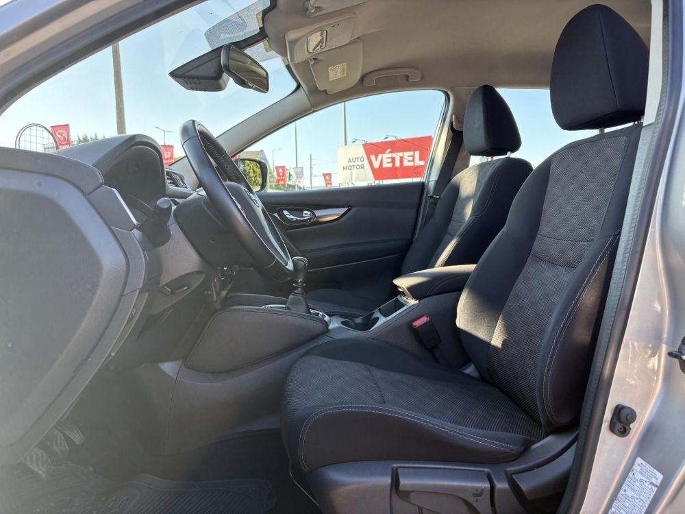 NISSAN QASHQAI 1.6 dCi Tekna 4WD 119e km. LED Tempomat Bluetooth Digitklíma MEGKÍMÉLT állapot!