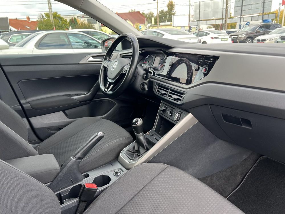VOLKSWAGEN POLO VI 1.6 TDI SCR Comfortline Klíma Tempomat Navi Bluetooth 4 évszakos gumik!