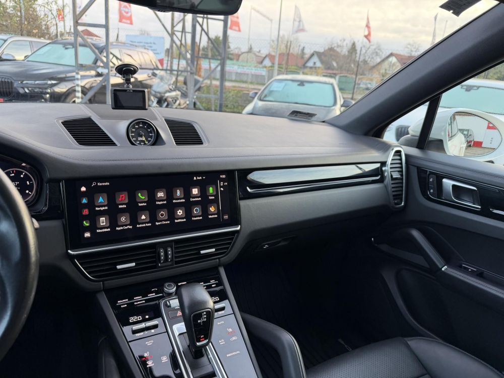 PORSCHE CAYENNE Coupé E-Hybrid Tiptronic ic 48e km. Sérülésmentes. 2027.12-ig zöld rendszám