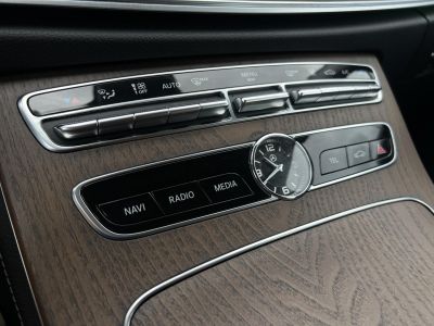 MERCEDES-BENZ E 300 de T 9G-TRONIC EQ Power Avantgarde LED Carplay Kamera NAVI Fabetét