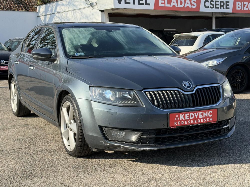 SKODA OCTAVIA 1.6 CR TDI Elegance DSG Magyarországi Xenon Tempomat Navi Ülésfűtés Digitklíma
