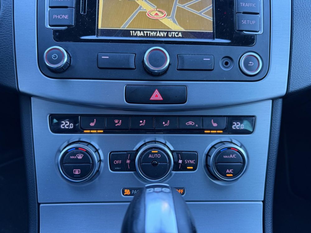 VOLKSWAGEN CC 2.0 CR TDI BMT DSG [5 személy] Xenon Tempomat Ülésfűtés PDC Navi Bluetooth 2 gyári kulcs!