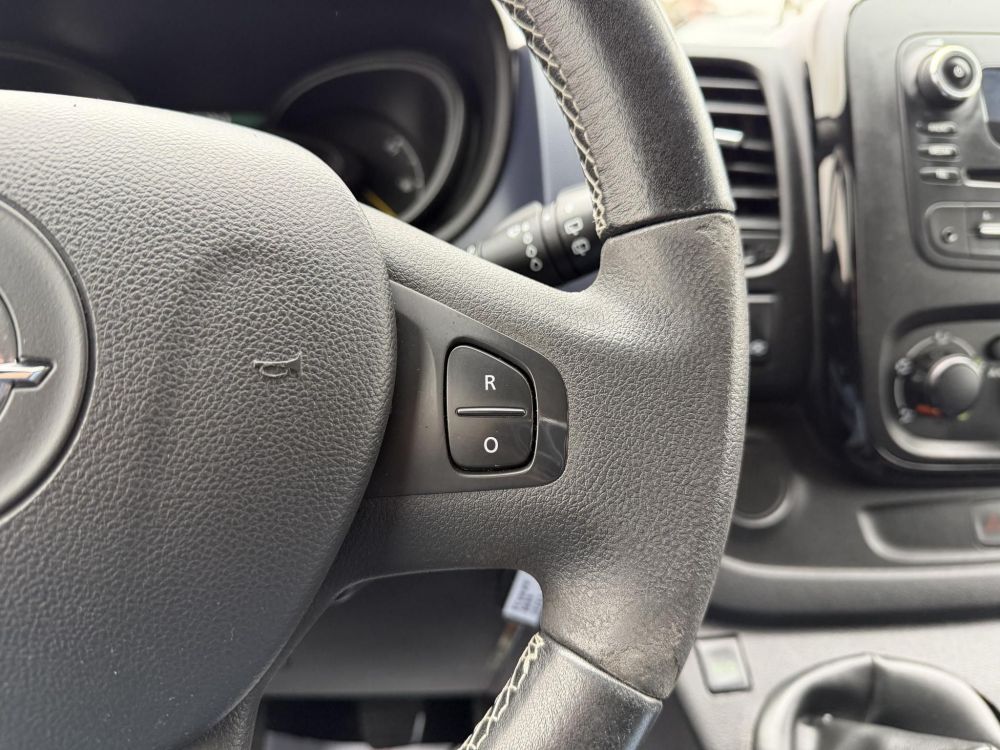OPEL VIVARO 1.6 CDTI L1H1 2.7t Start-Stop Euro 6 (9 személyes) M.o.-i. 1.tul. Tempomat Klíma Tolatóradar