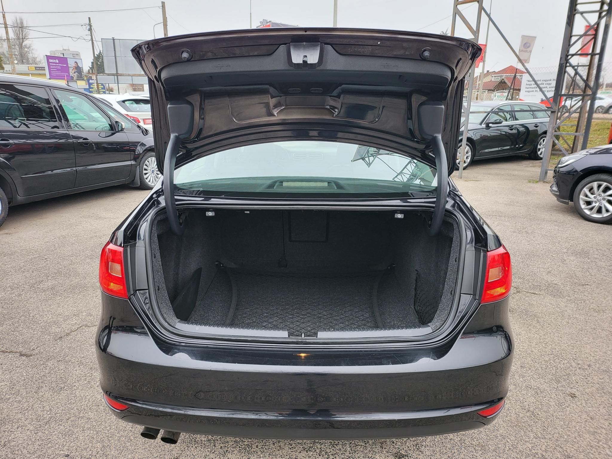 VOLKSWAGEN JETTA 1.4 TSI BMT Highline DSG Magyarországi Tempomat Ülésfűtés Frissen szervizelt!