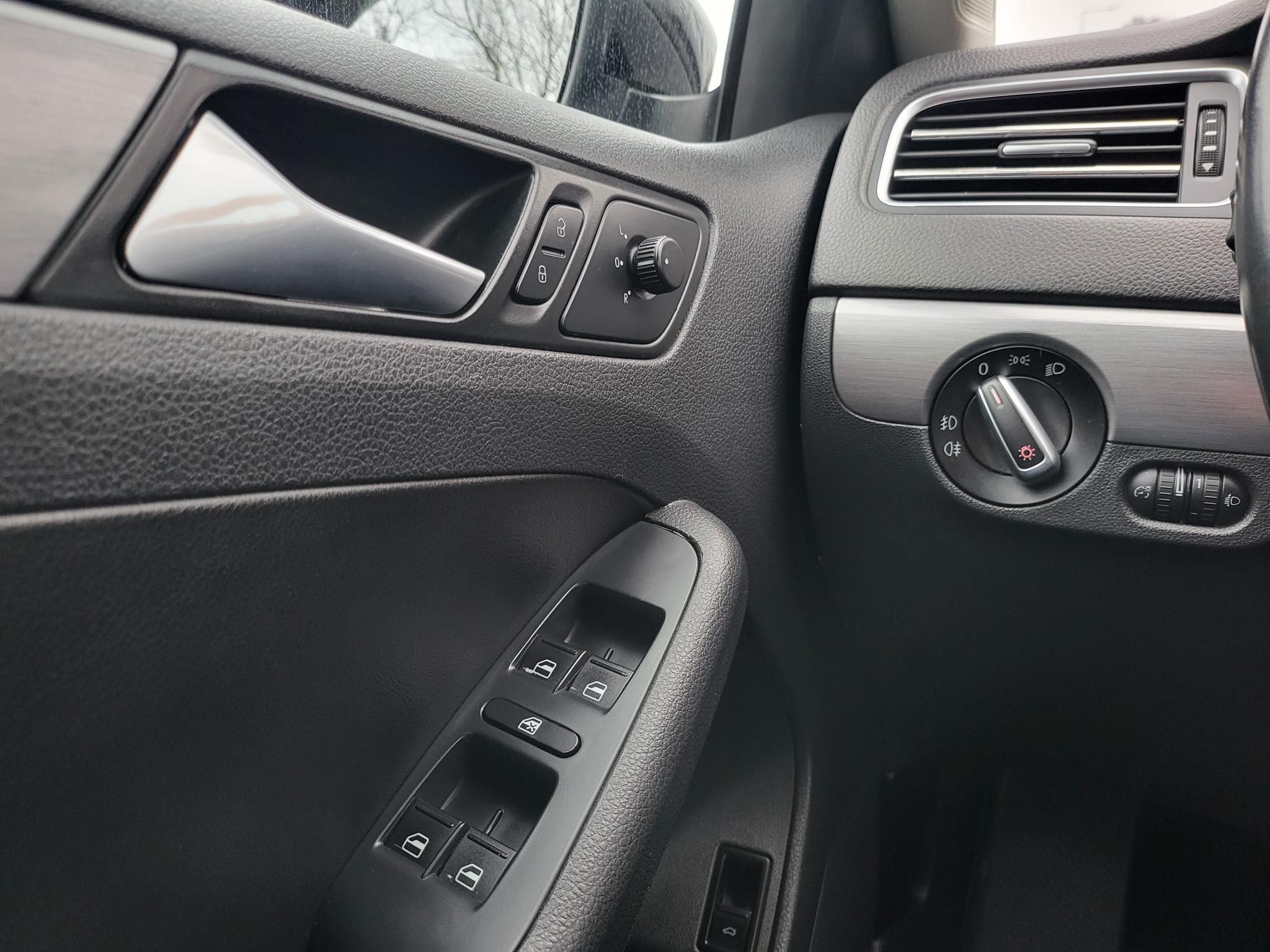 VOLKSWAGEN JETTA 1.4 TSI BMT Highline DSG Magyarországi Tempomat Ülésfűtés Frissen szervizelt!