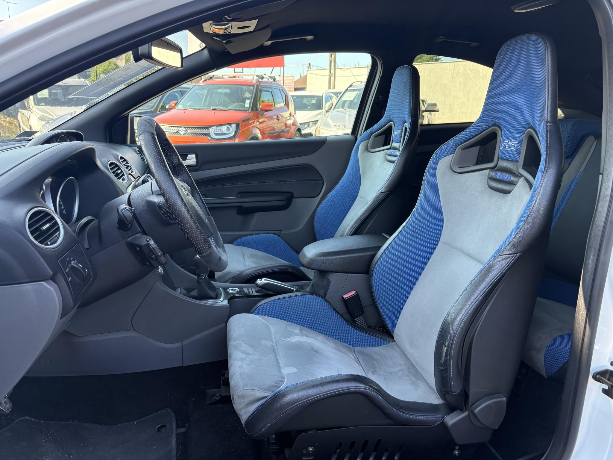 FORD FOCUS RS 2.5 T Értékes kiegészítőkkel