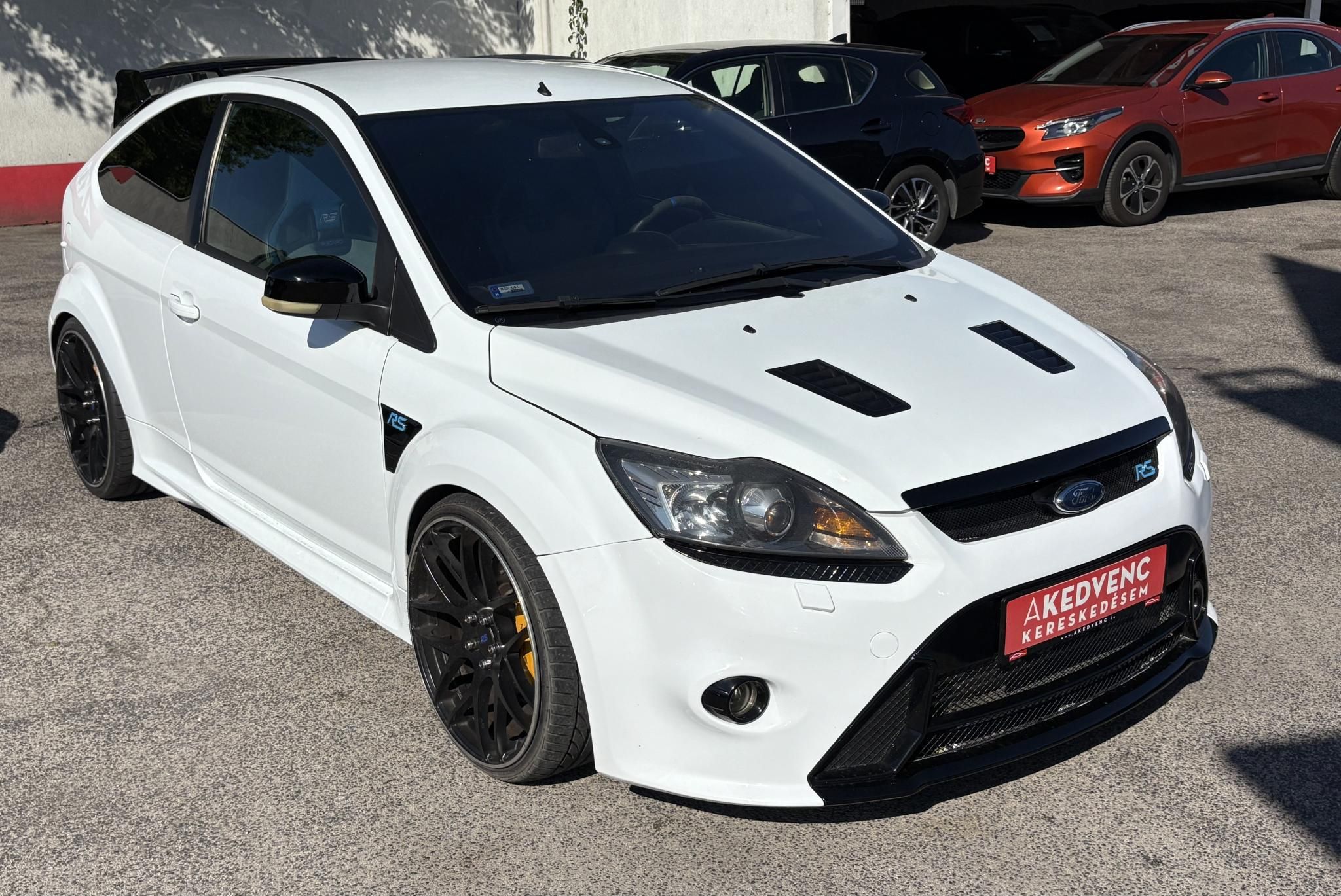 FORD FOCUS RS 2.5 T Értékes kiegészítőkkel