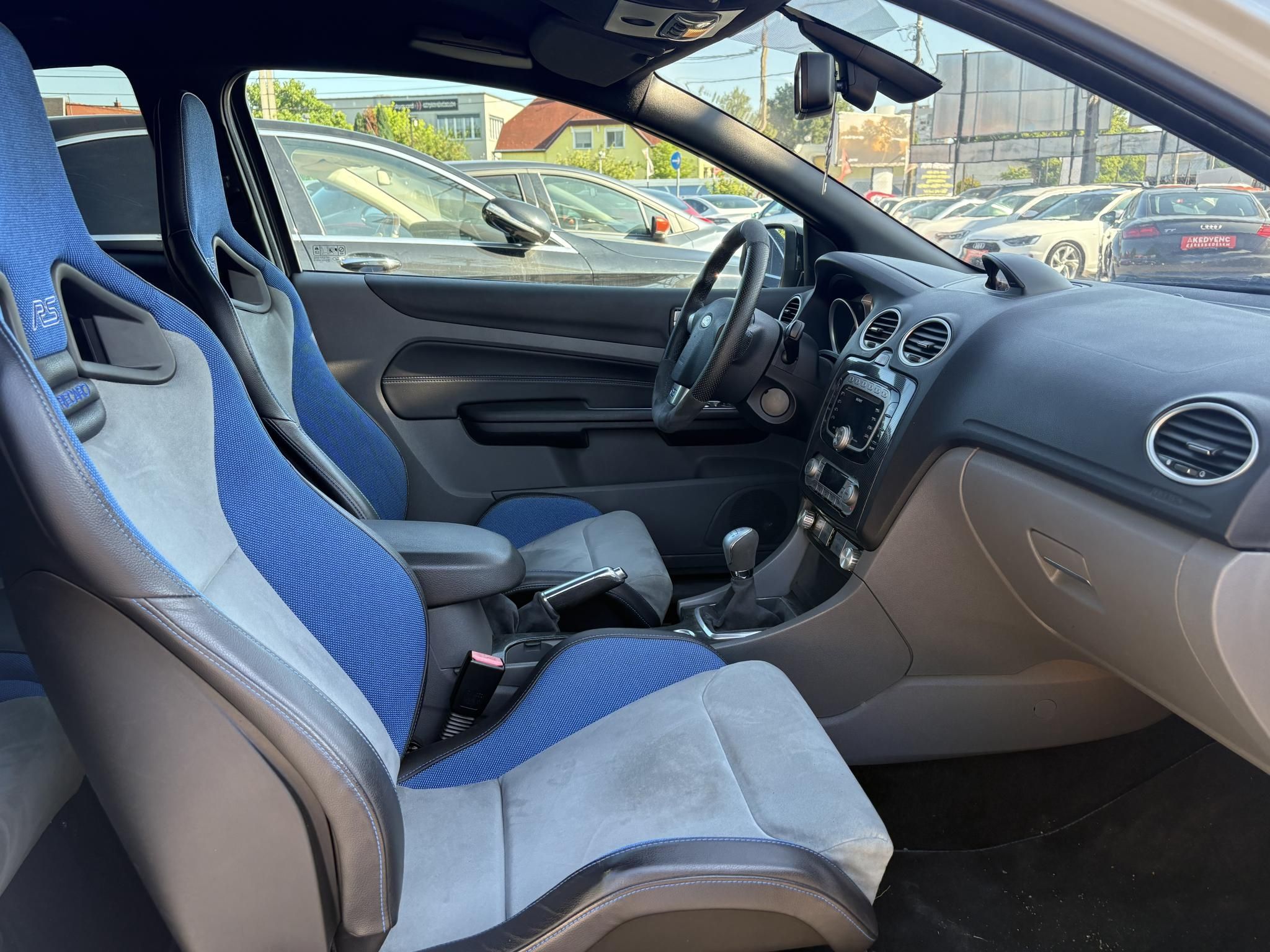 FORD FOCUS RS 2.5 T Értékes kiegészítőkkel