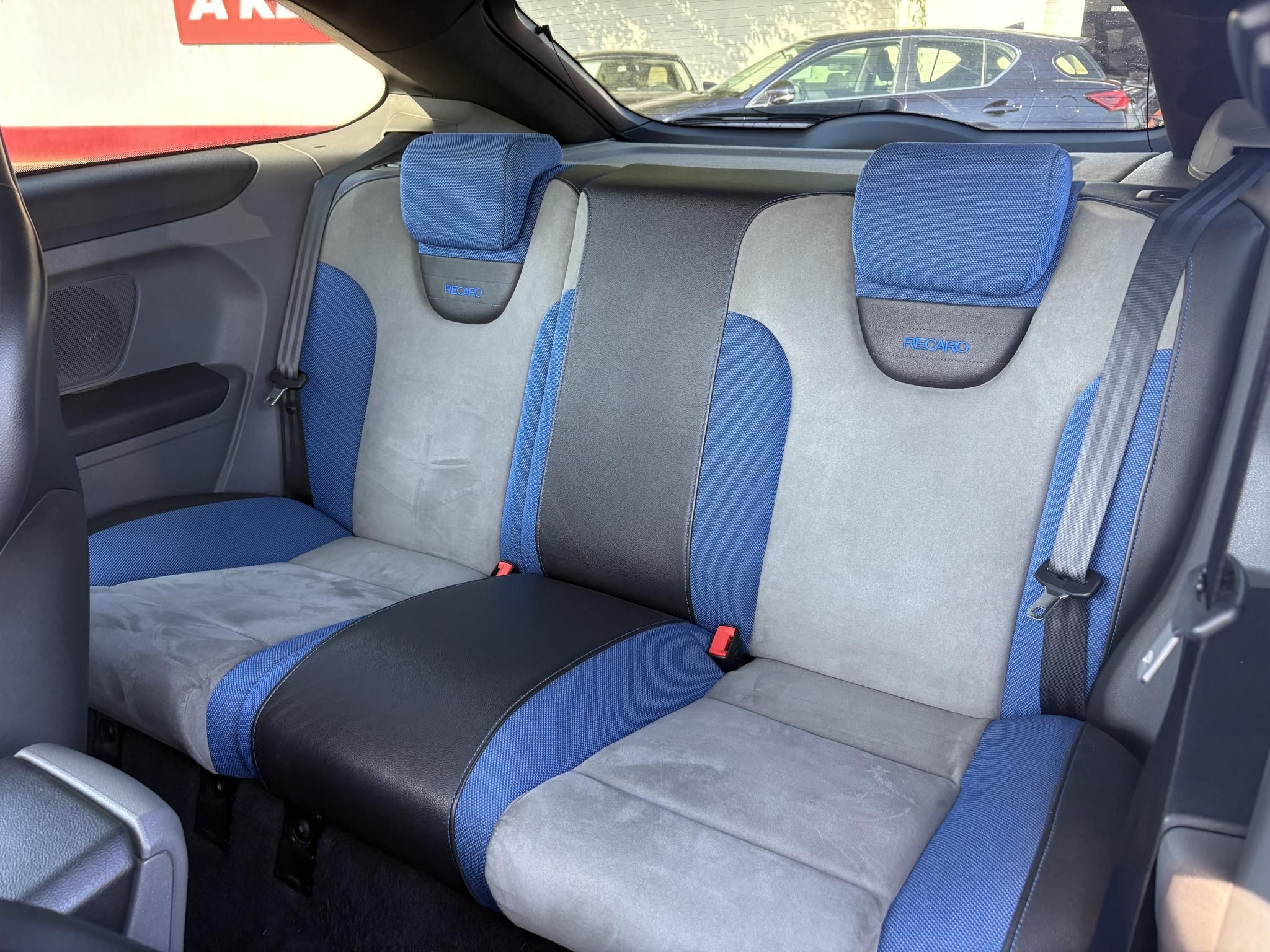 FORD FOCUS RS 2.5 T Értékes kiegészítőkkel