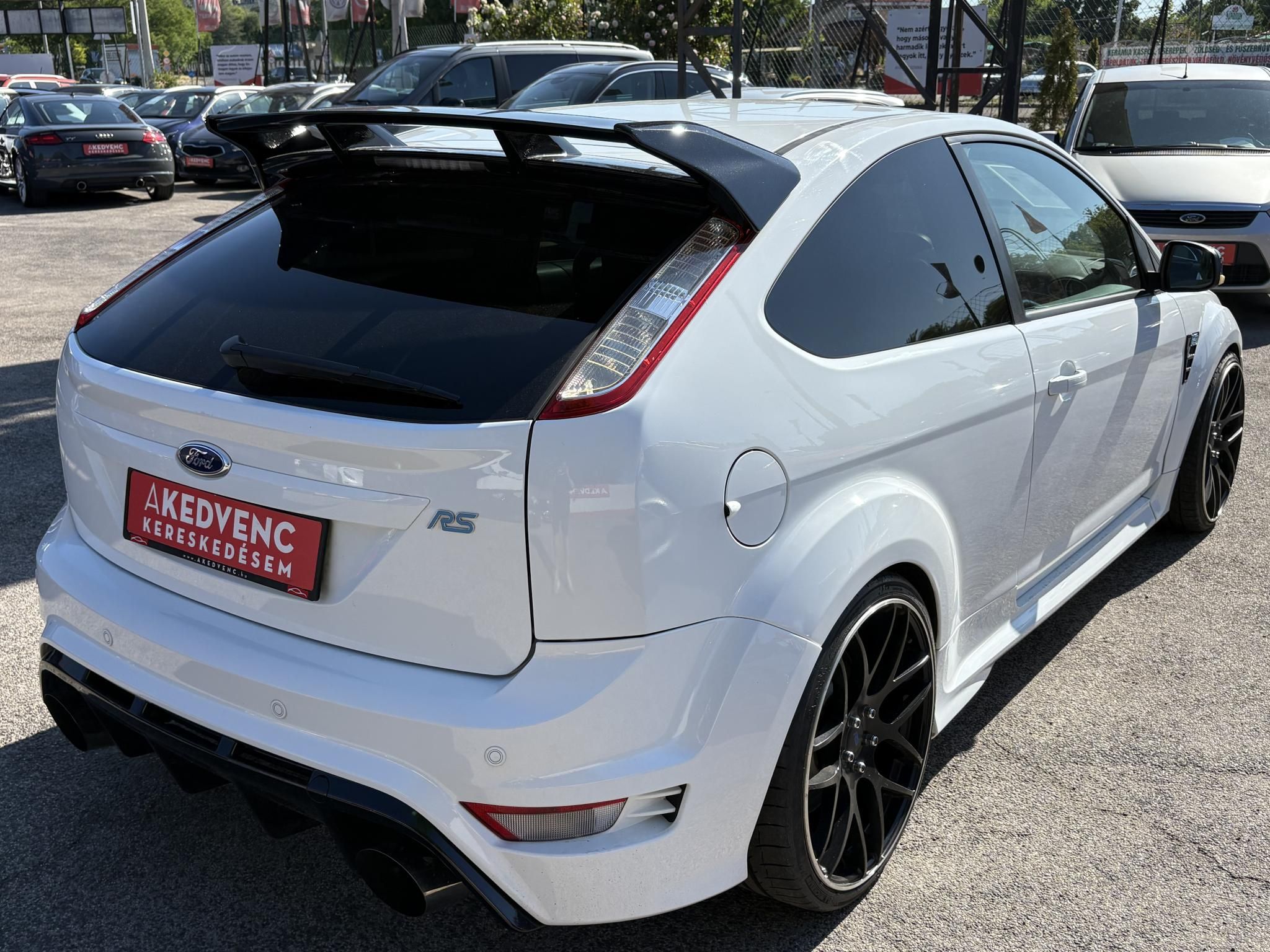 FORD FOCUS RS 2.5 T Értékes kiegészítőkkel