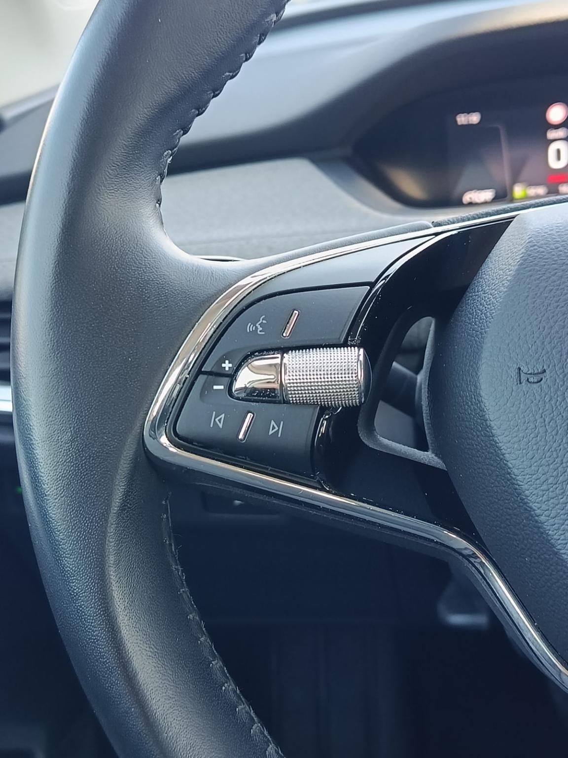 SKODA ENYAQ iV 60 400 km-es hatótáv. tágas beltér. kitűnő állapot. GARANCIA!