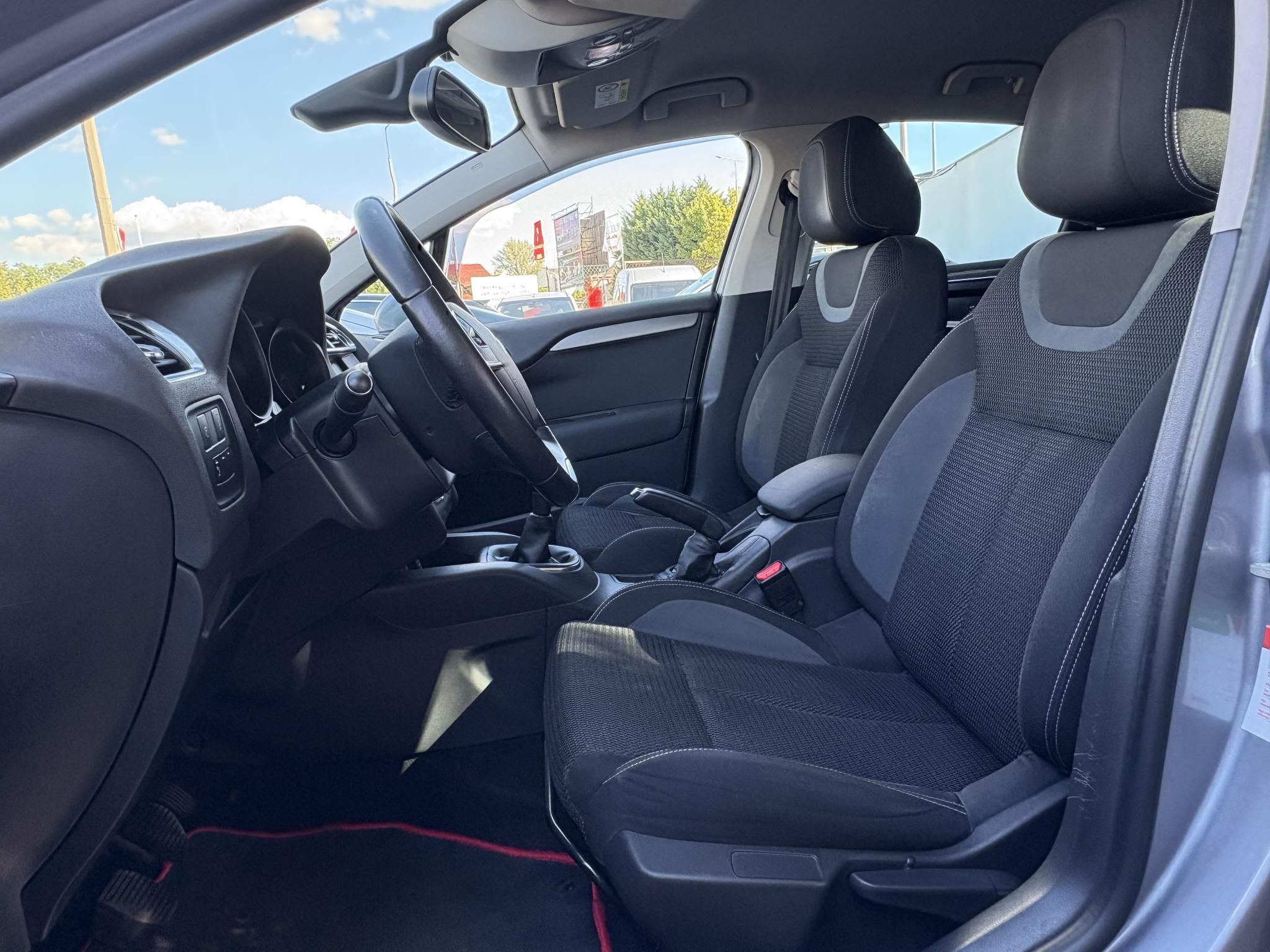 CITROEN C4 1.6 BlueHDi Profi Feel Klíma Tempomat Bluetooth Carplay TGK!