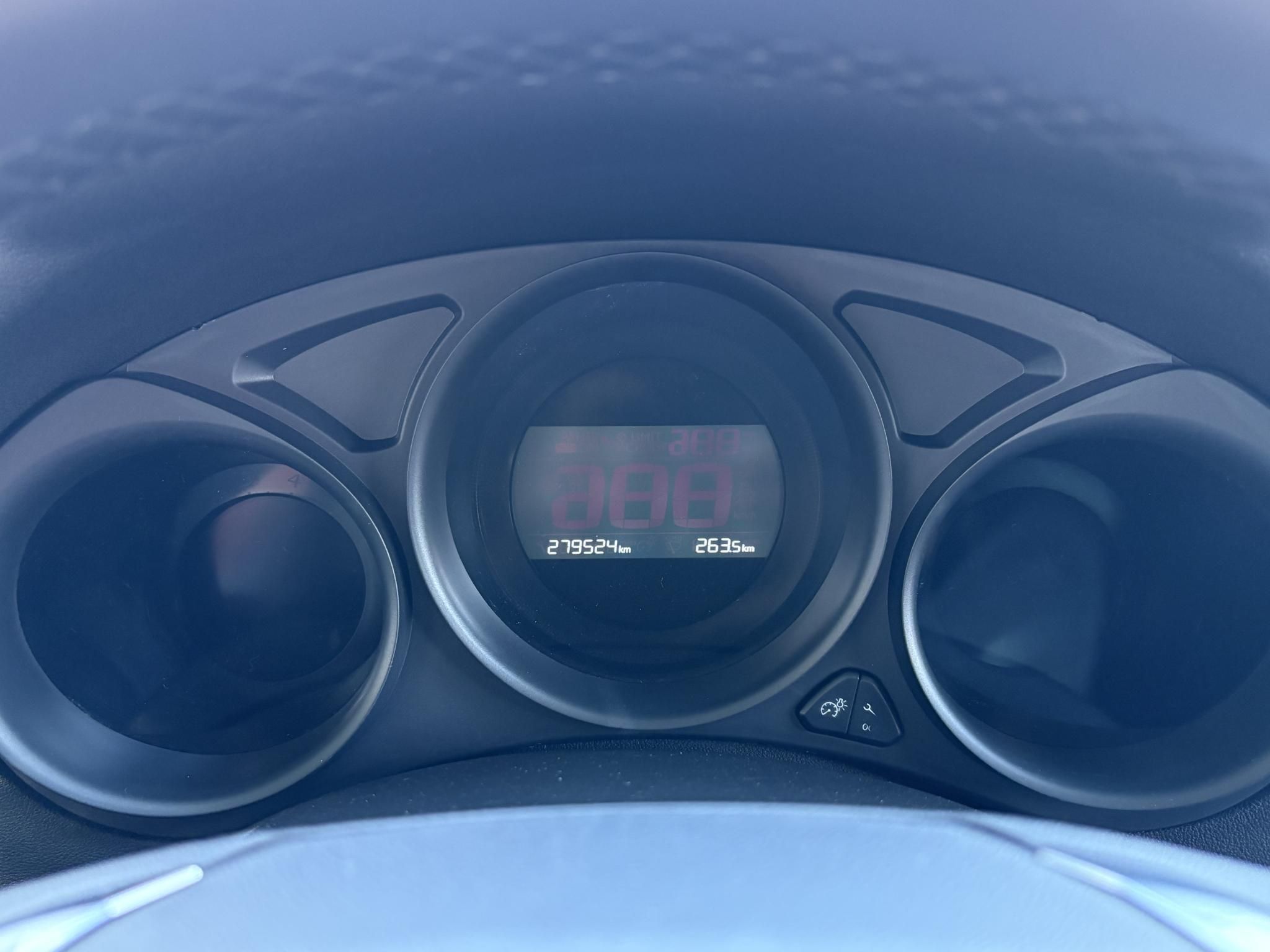 CITROEN C4 1.6 BlueHDi Profi Feel Klíma Tempomat Bluetooth Carplay TGK!