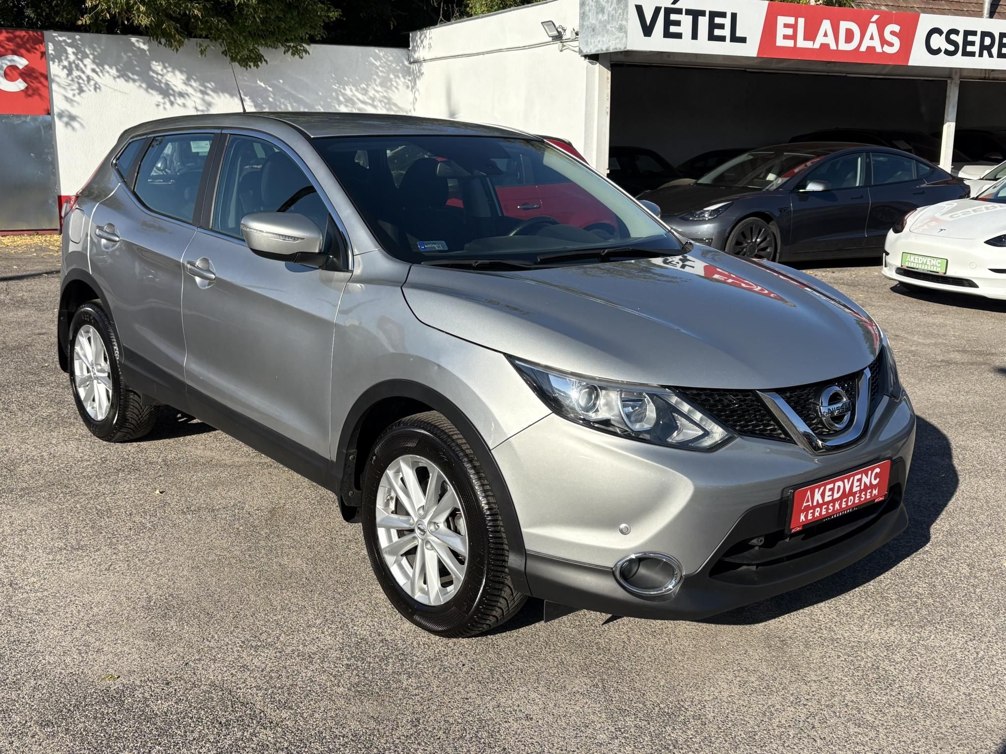 NISSAN QASHQAI 1.6 dCi Tekna 4WD 119e km. LED Tempomat Bluetooth Digitklíma MEGKÍMÉLT állapot!