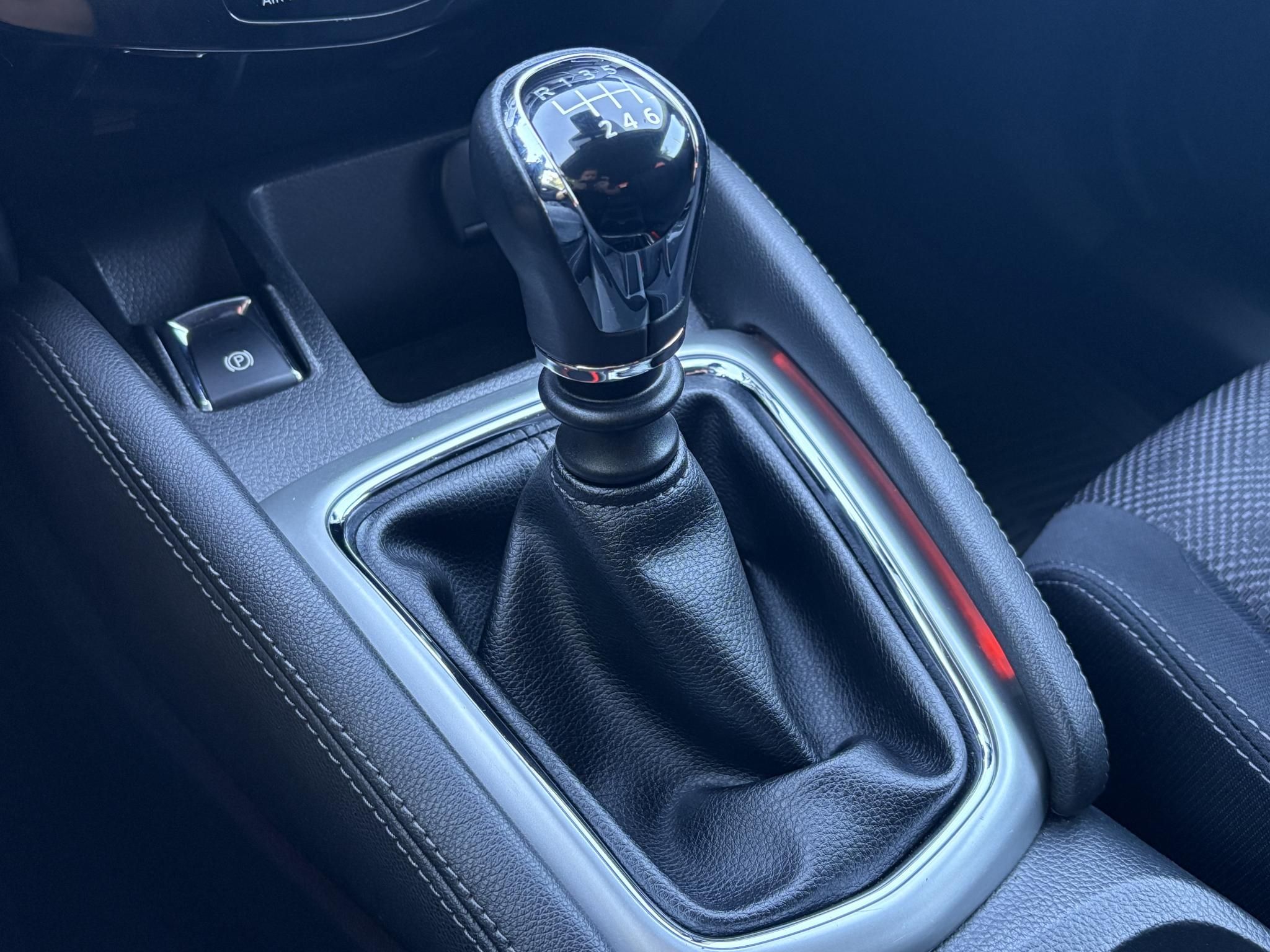 NISSAN QASHQAI 1.6 dCi Tekna 4WD 119e km. LED Tempomat Bluetooth Digitklíma MEGKÍMÉLT állapot!