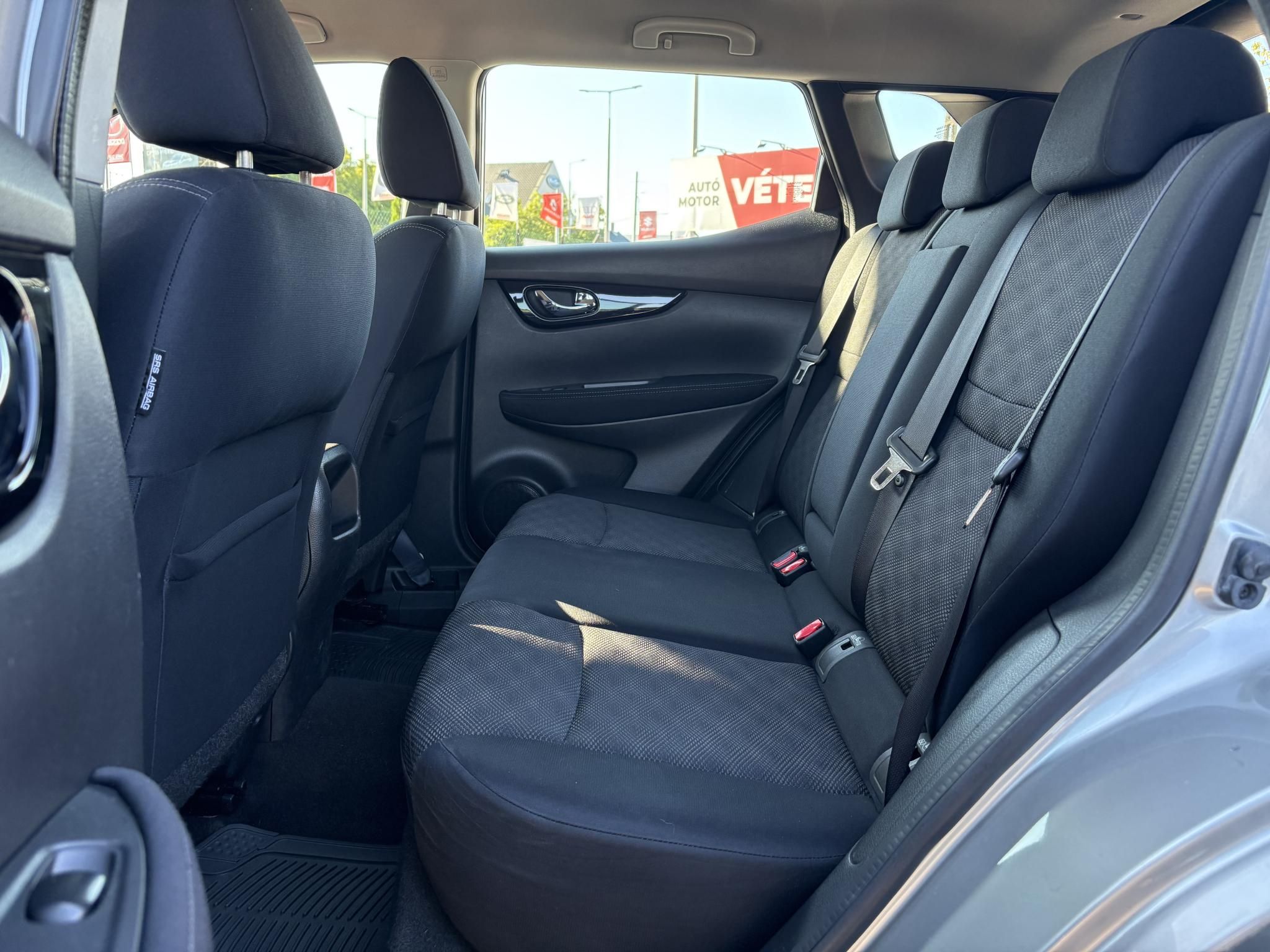 NISSAN QASHQAI 1.6 dCi Tekna 4WD 119e km. LED Tempomat Bluetooth Digitklíma MEGKÍMÉLT állapot!