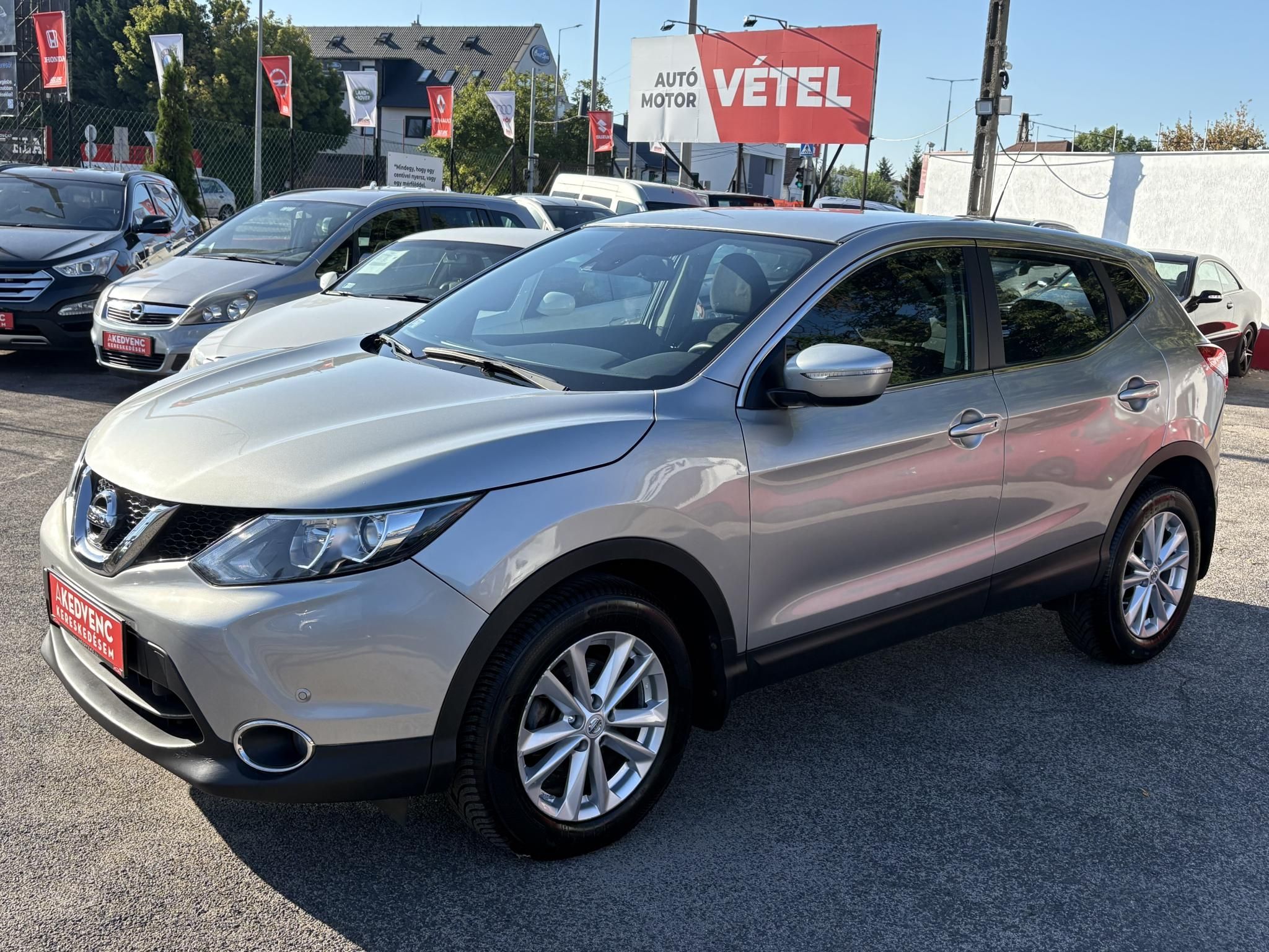 NISSAN QASHQAI 1.6 dCi Tekna 4WD 119e km. LED Tempomat Bluetooth Digitklíma MEGKÍMÉLT állapot!