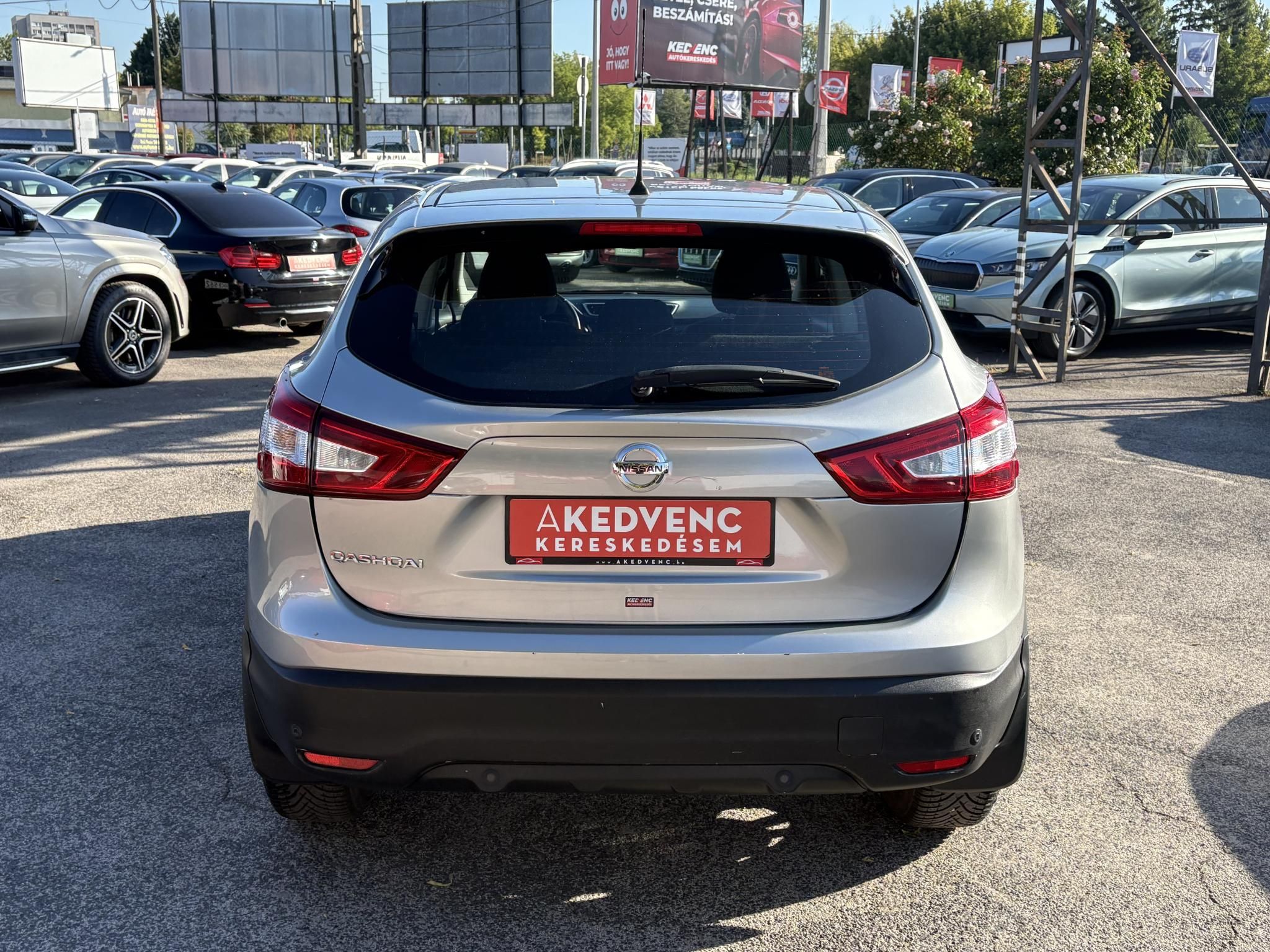 NISSAN QASHQAI 1.6 dCi Tekna 4WD 119e km. LED Tempomat Bluetooth Digitklíma MEGKÍMÉLT állapot!