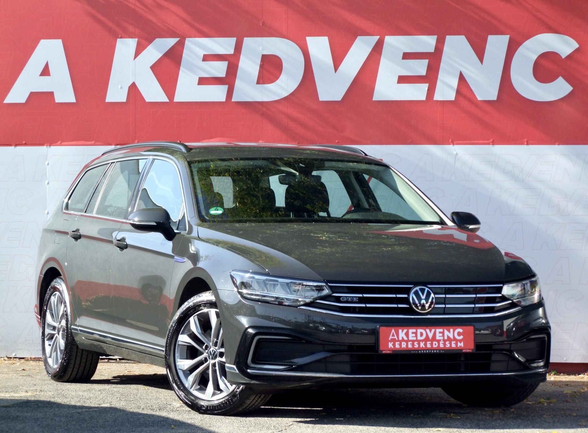 VOLKSWAGEN PASSAT VIII Variant 1.4 TSI GTE Plug-In-Hybrid DSG 97e km. LED Távtartó Carplay Ülésfűtés Kamera 2 töltőkábel!