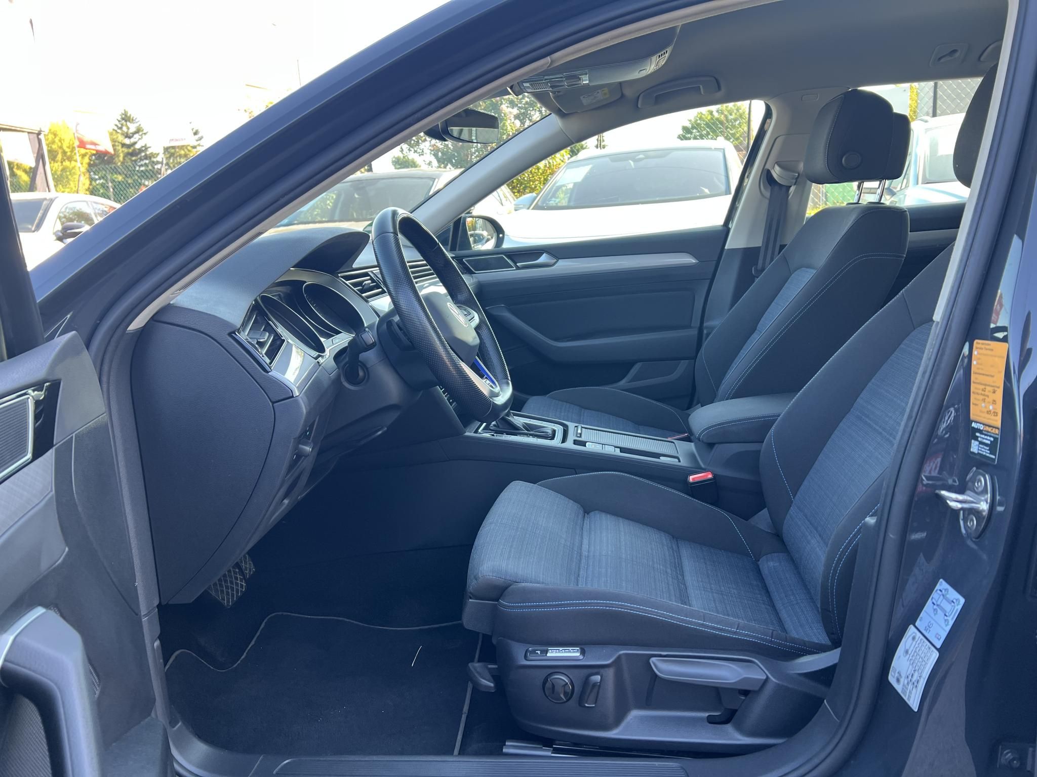 VOLKSWAGEN PASSAT VIII Variant 1.4 TSI GTE Plug-In-Hybrid DSG 97e km. LED Távtartó Carplay Ülésfűtés Kamera 2 töltőkábel!