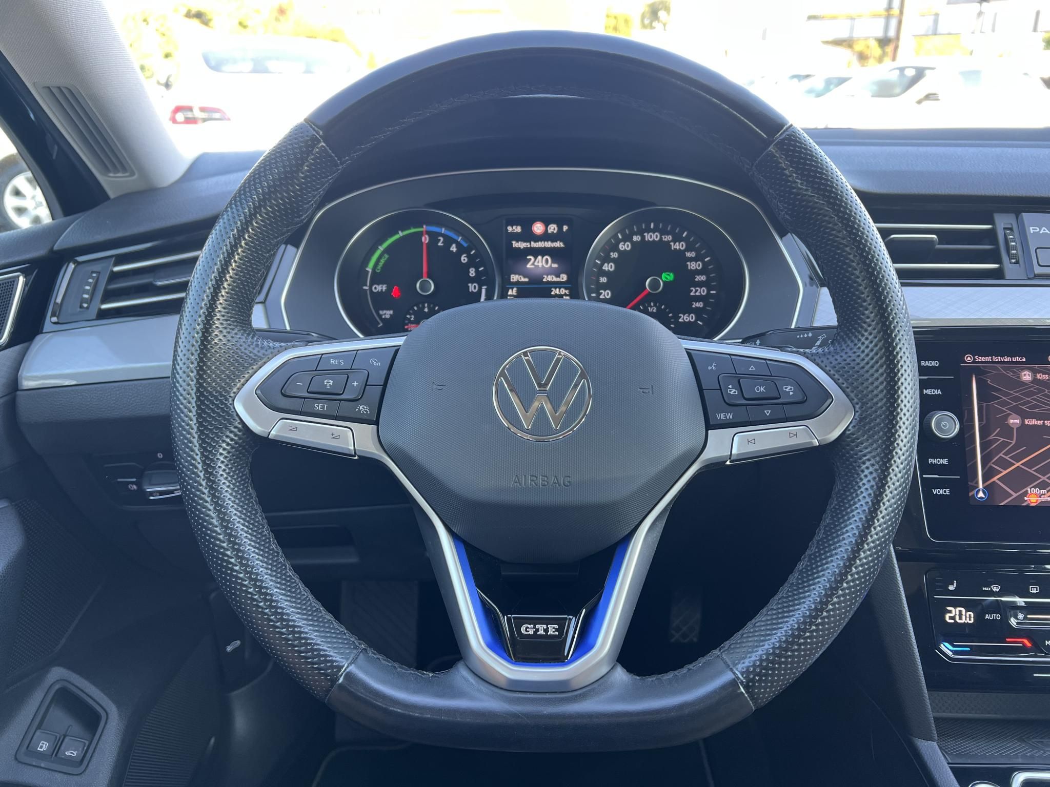 VOLKSWAGEN PASSAT VIII Variant 1.4 TSI GTE Plug-In-Hybrid DSG 97e km. LED Távtartó Carplay Ülésfűtés Kamera 2 töltőkábel!