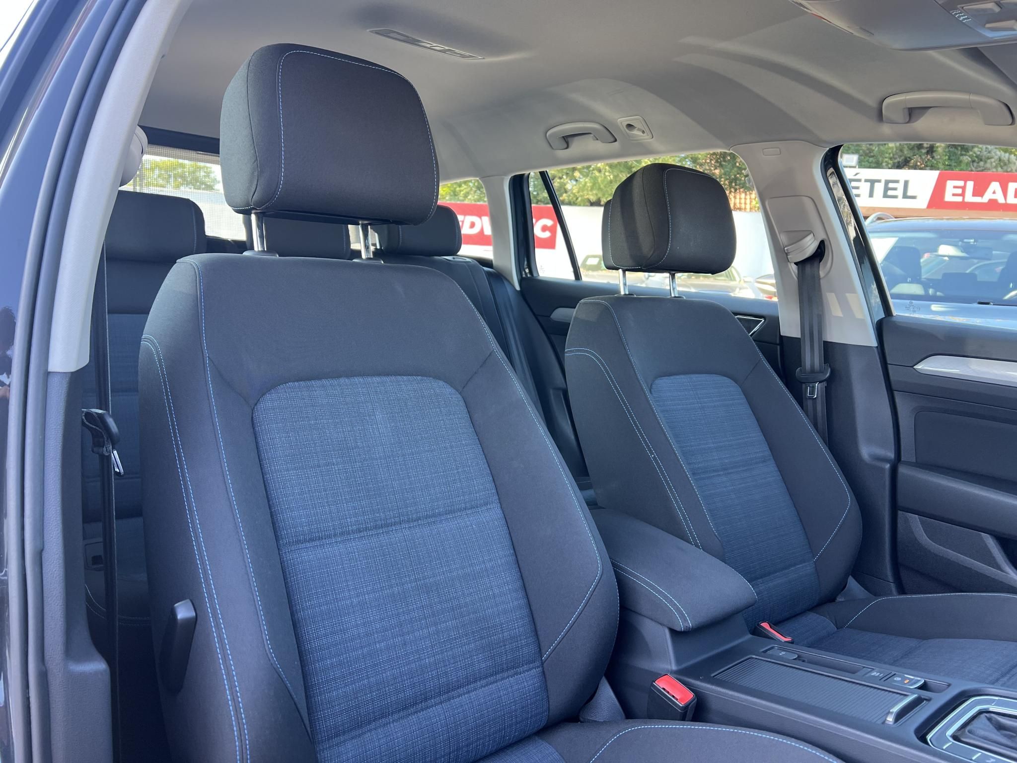 VOLKSWAGEN PASSAT VIII Variant 1.4 TSI GTE Plug-In-Hybrid DSG 97e km. LED Távtartó Carplay Ülésfűtés Kamera 2 töltőkábel!