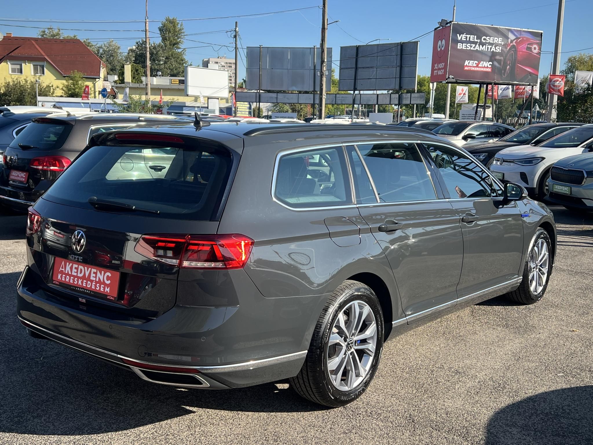 VOLKSWAGEN PASSAT VIII Variant 1.4 TSI GTE Plug-In-Hybrid DSG 97e km. LED Távtartó Carplay Ülésfűtés Kamera 2 töltőkábel!
