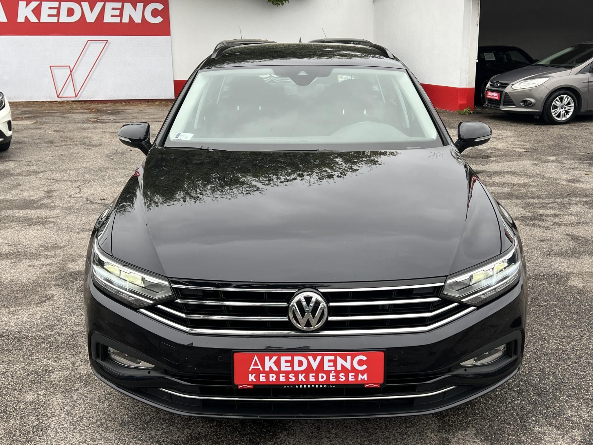 VOLKSWAGEN PASSAT VIII Variant 2.0 TDI SCR Business DSG Végig márkaszervizelt. LED Távtartó Ülésfűtés Navi Bluetooth MEGKÍMÉLT állapot!