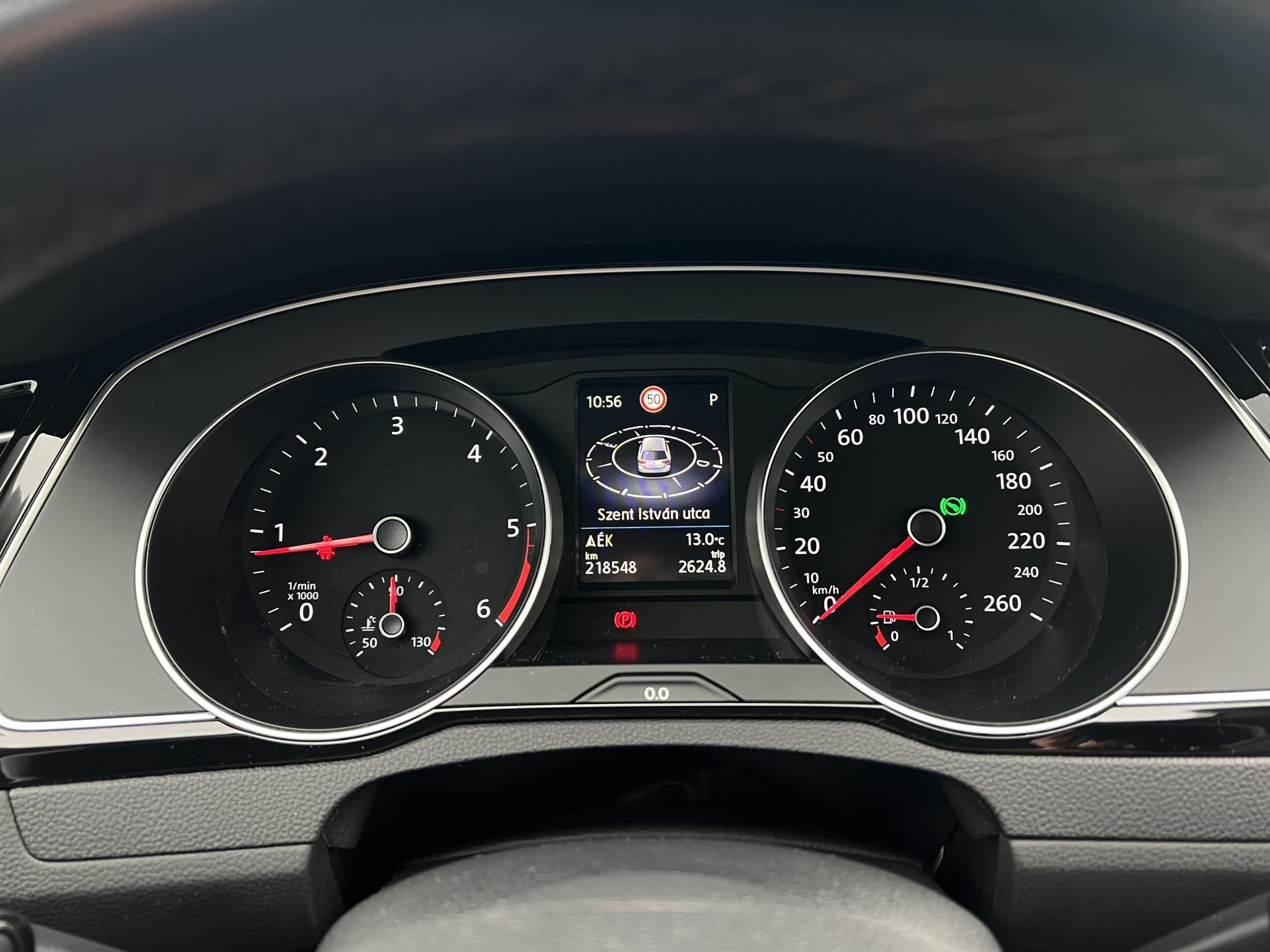 VOLKSWAGEN PASSAT VIII Variant 2.0 TDI SCR Business DSG Végig márkaszervizelt. LED Távtartó Ülésfűtés Navi Bluetooth MEGKÍMÉLT állapot!