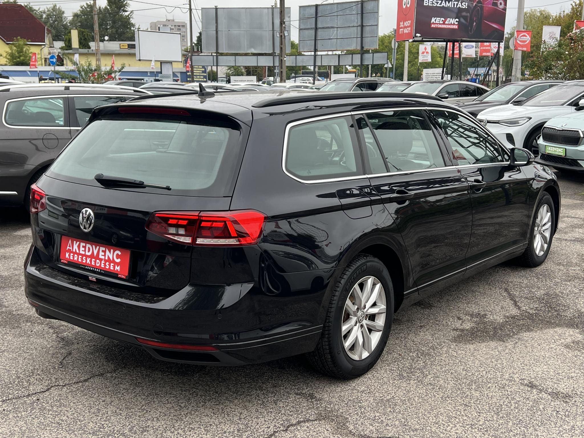 VOLKSWAGEN PASSAT VIII Variant 2.0 TDI SCR Business DSG Végig márkaszervizelt. LED Távtartó Ülésfűtés Navi Bluetooth MEGKÍMÉLT állapot!