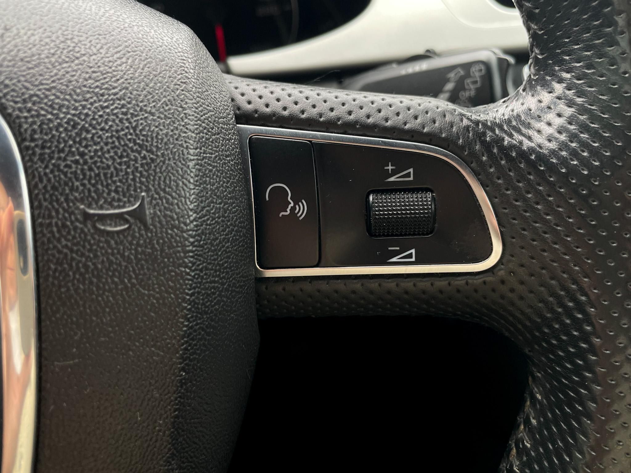 AUDI A4 Avant 2.0 TDI DPF S-line Klíma Tempomat Bluetooth Navi 6 sebességes!