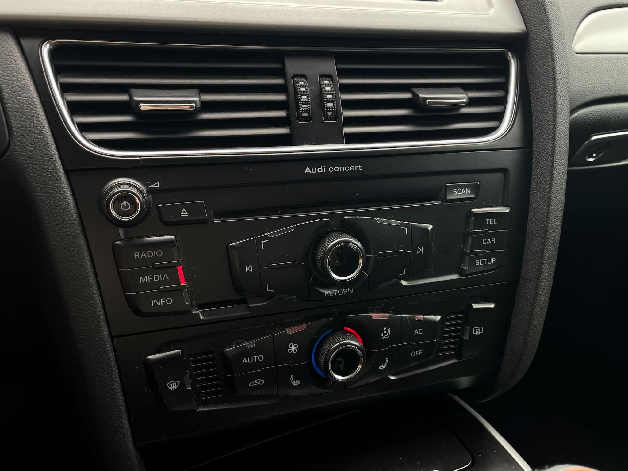 AUDI A4 Avant 2.0 TDI DPF S-line Klíma Tempomat Bluetooth Navi 6 sebességes!