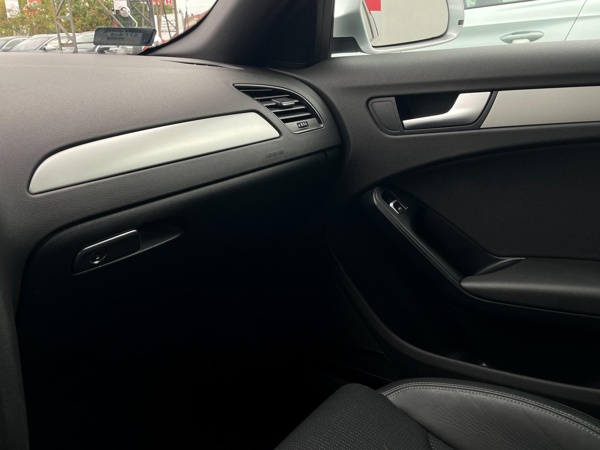 AUDI A4 Avant 2.0 TDI DPF S-line Klíma Tempomat Bluetooth Navi 6 sebességes!