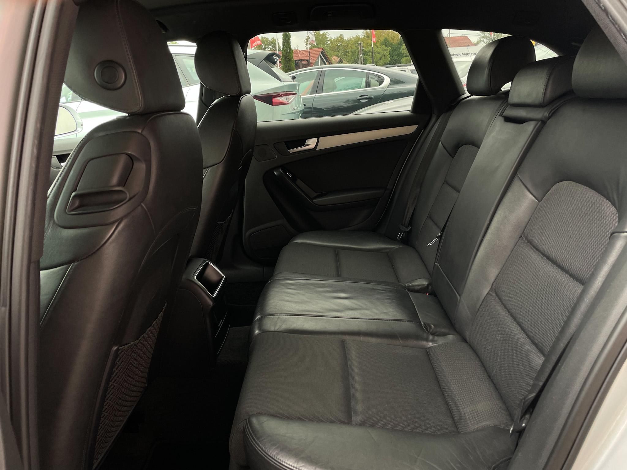 AUDI A4 Avant 2.0 TDI DPF S-line Klíma Tempomat Bluetooth Navi 6 sebességes!