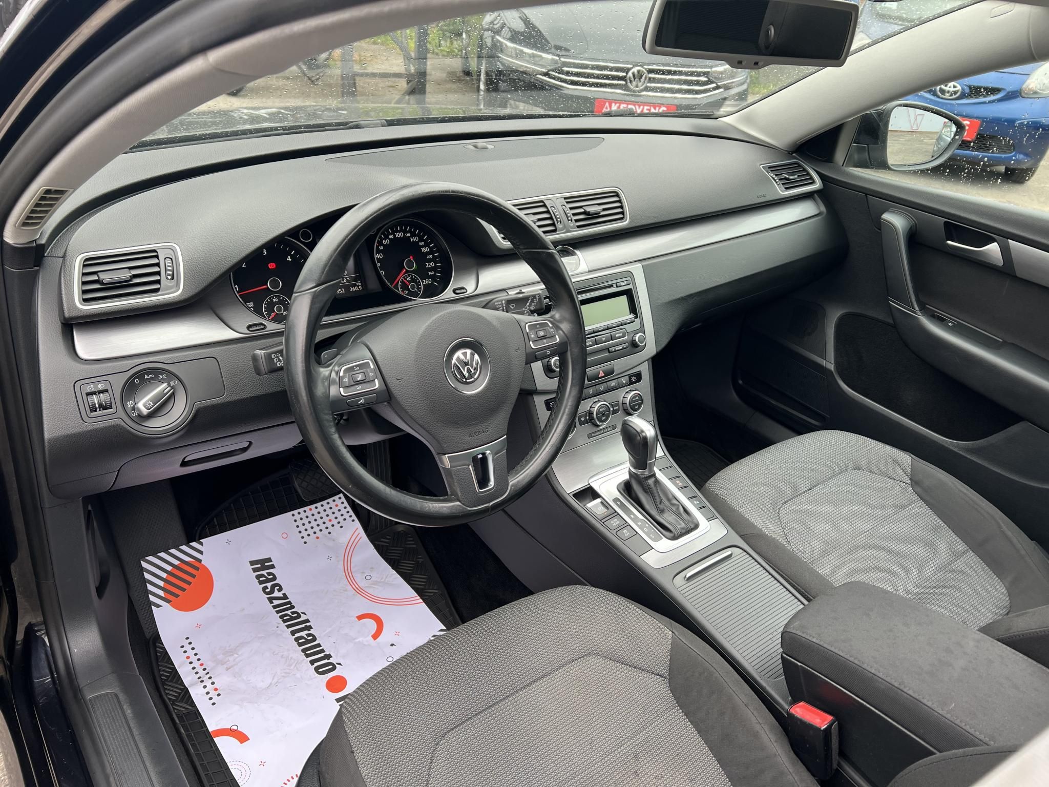 VOLKSWAGEN PASSAT VII Variant 1.6 CR TDI Comfortline BMT DSG M.o.-i. Panorámatető Tempomat Ülésfűtés Bluetooth Vezérlés cserélve!