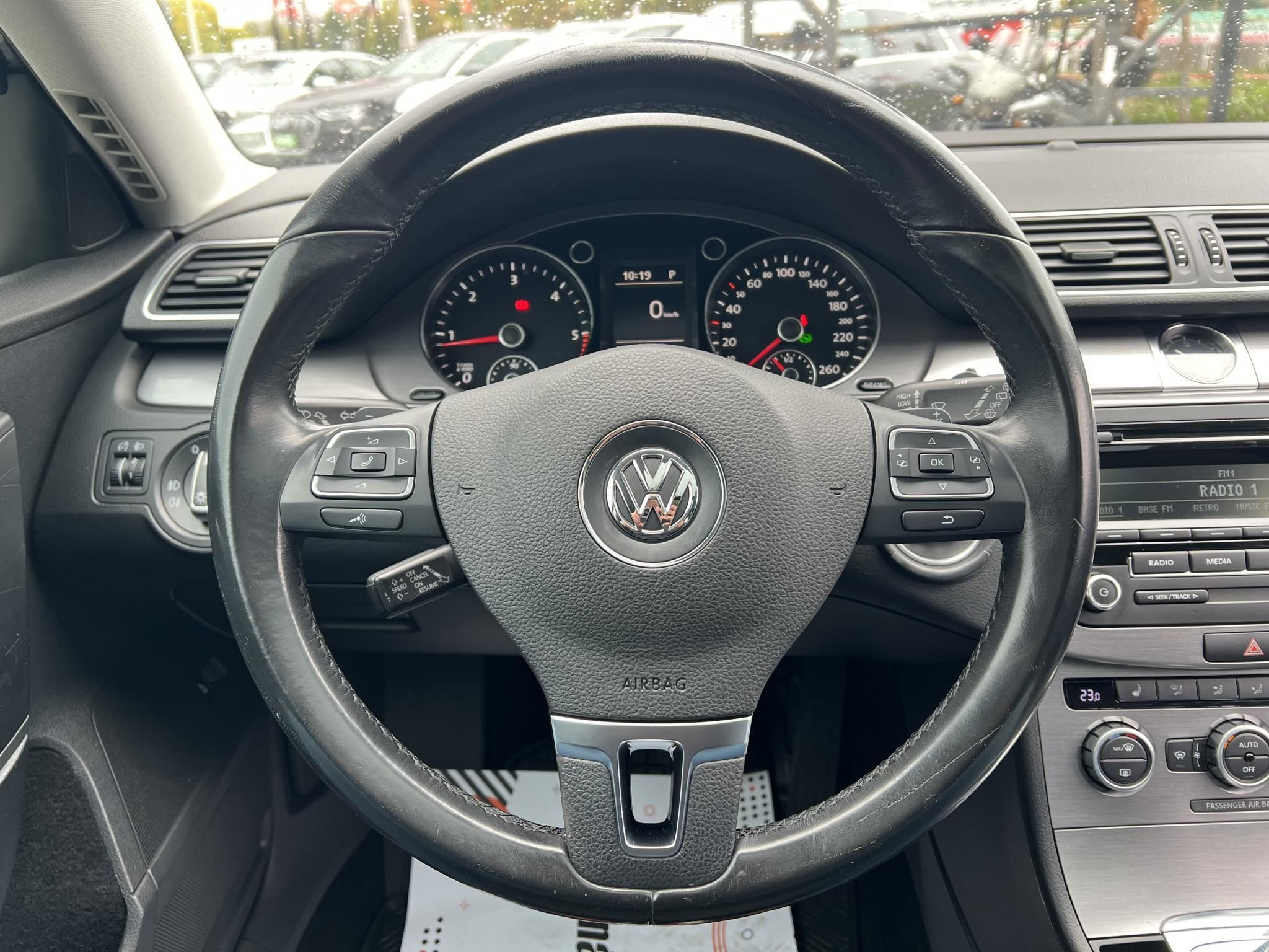VOLKSWAGEN PASSAT VII Variant 1.6 CR TDI Comfortline BMT DSG M.o.-i. Panorámatető Tempomat Ülésfűtés Bluetooth Vezérlés cserélve!