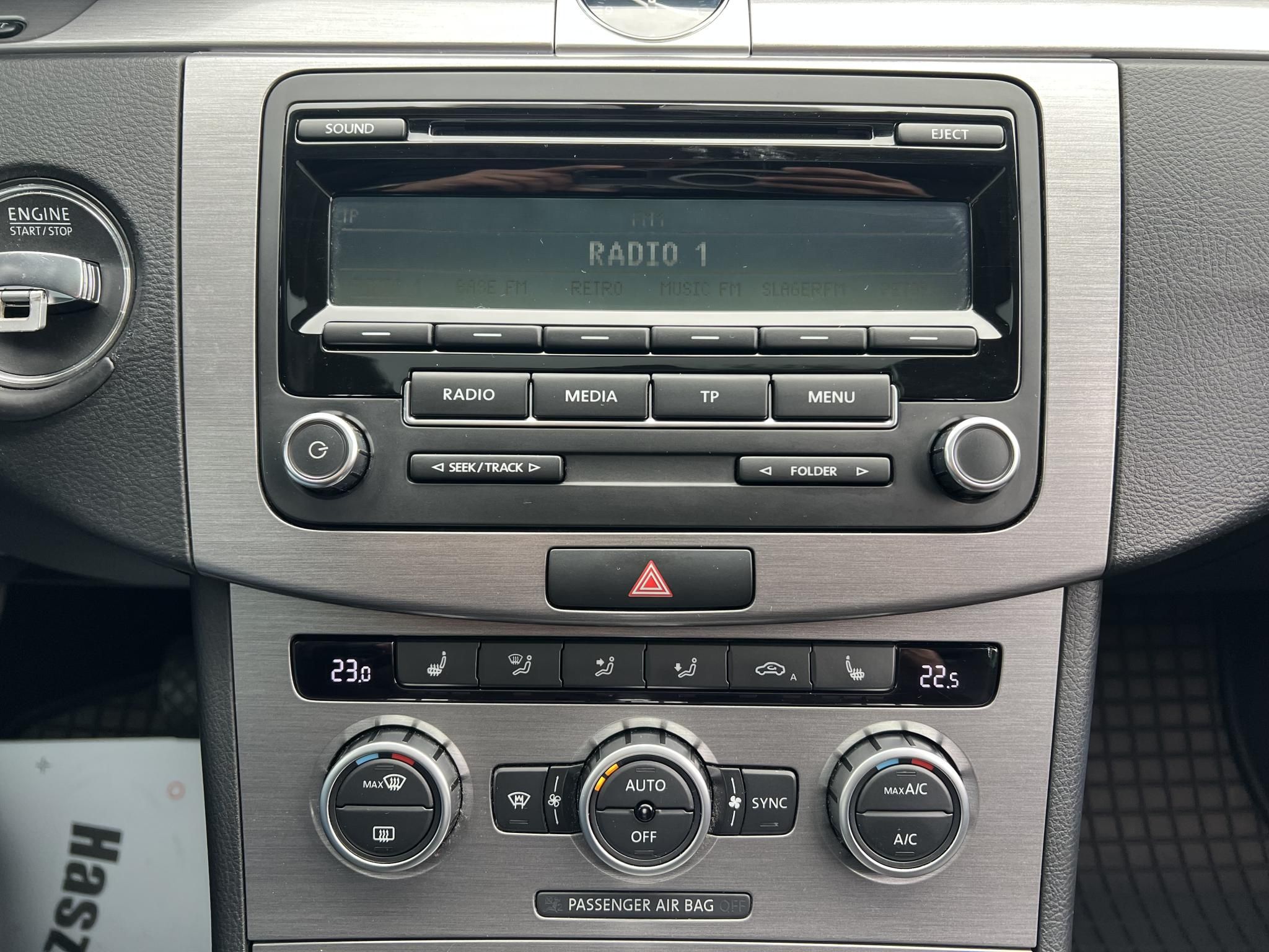 VOLKSWAGEN PASSAT VII Variant 1.6 CR TDI Comfortline BMT DSG M.o.-i. Panorámatető Tempomat Ülésfűtés Bluetooth Vezérlés cserélve!